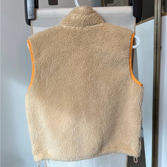 New! Levi’s Sherpa Fleece Vest – Women’s XS – Beige - Picture 6 of 13